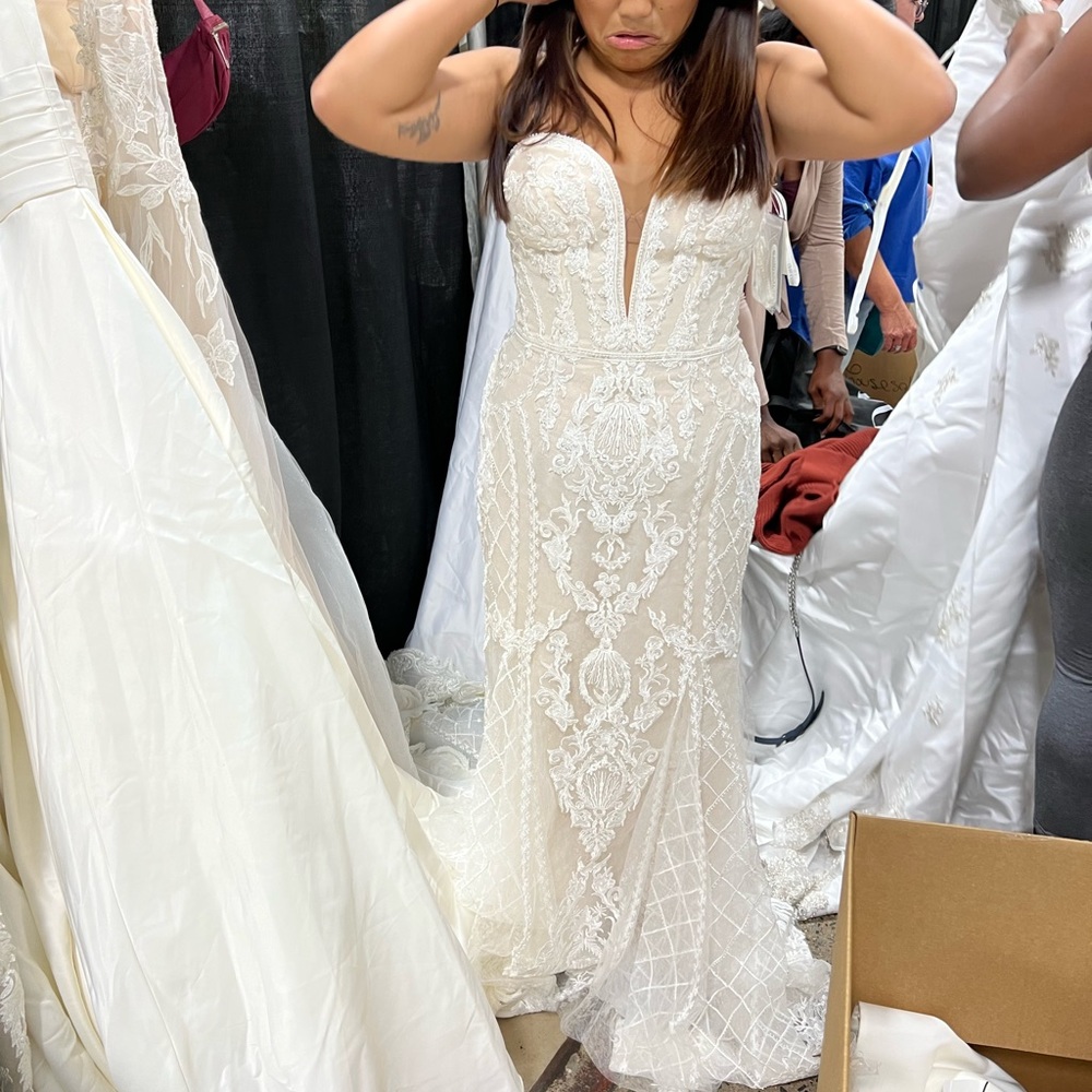 Brand New bridal dress with tag .
beaded scroll and lace mermaid style